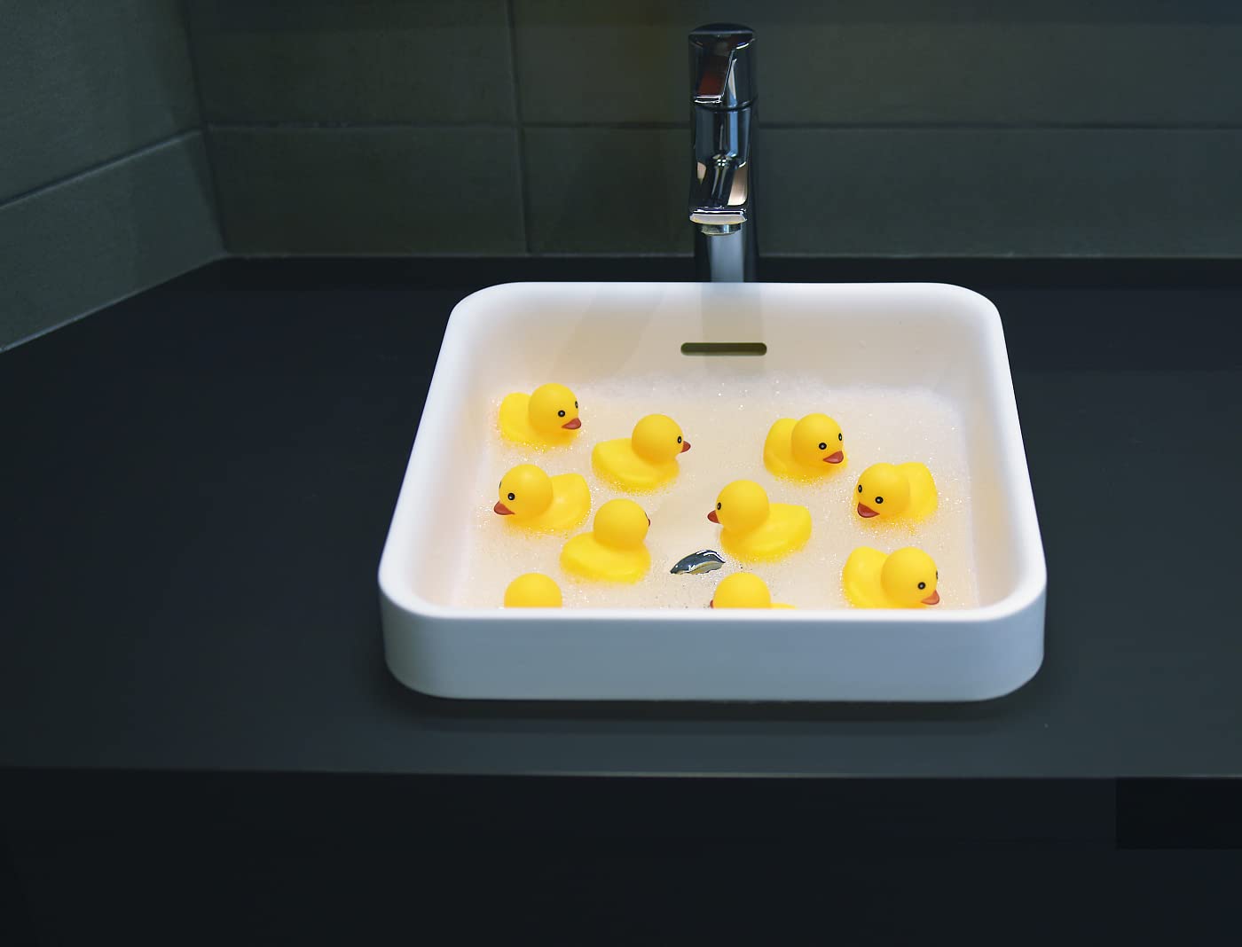 CICITOYWO Yellow Rubber Ducks – 10pcs Bath Toys for Toddlers, Baby Showers & Party Decor