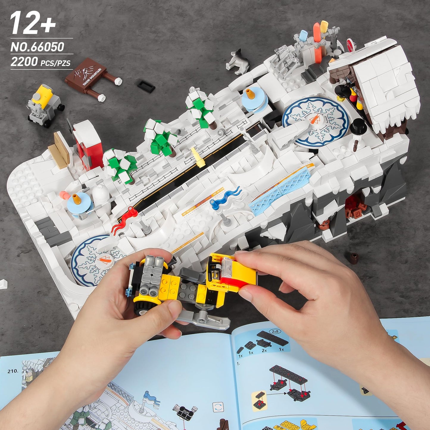 CinamixBrax Winter Ski Resort Building Block – Interactive Cable Car, Ski Shop & Snowmobile, 2200 Pcs