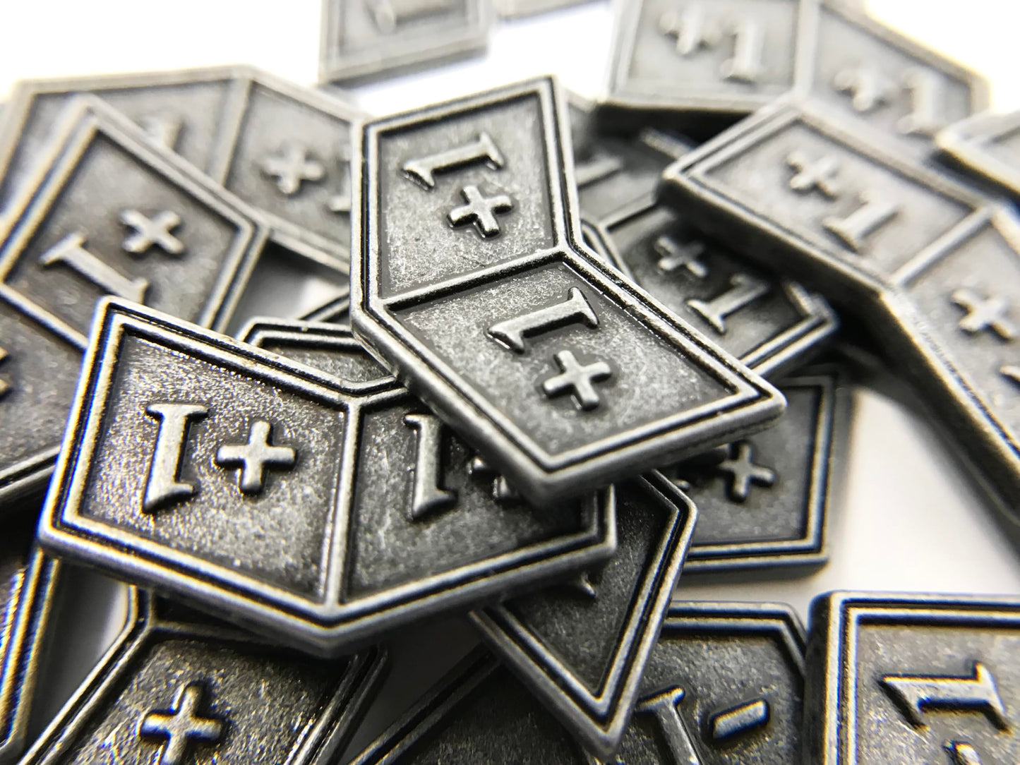 Citadel Black MTG Buff Counters: 20 Metal Tokens with Velvet Pouch – Antique Silver Finish