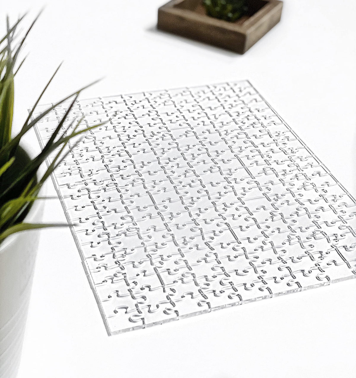 CM Originals The Clearly Impossible Puzzle 100 Pieces – Clear Jigsaw with False Edge Pieces