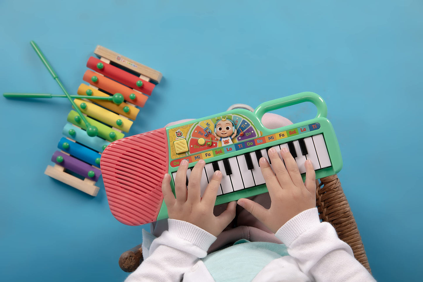 CoComelon First Act Musical Keyboard, 23 Keys, Carry N’ Go Handle, ABC & Music Clips