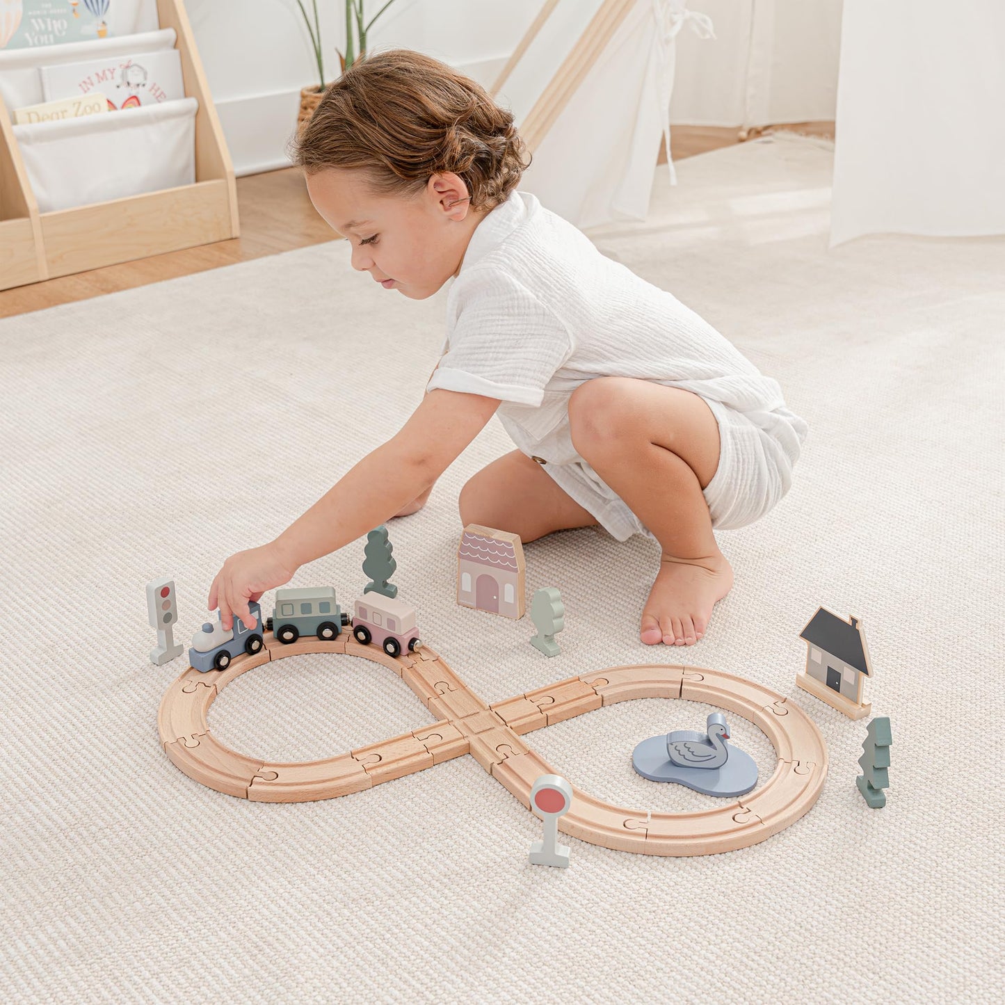 Comfy Cubs 30-Piece Wooden Train Set for Toddlers | Eco-Friendly & Flexible Track System