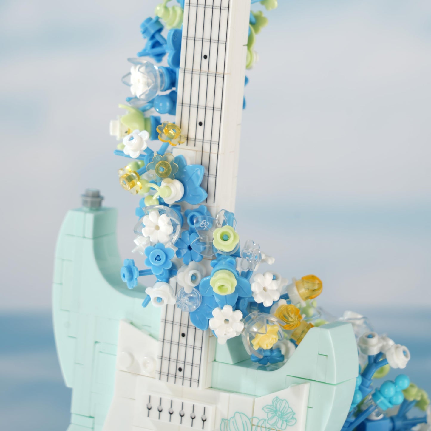 ConLinktion Flower Bouquet Guitar Building Blocks Set – 1125 Pcs LED Bass Kit