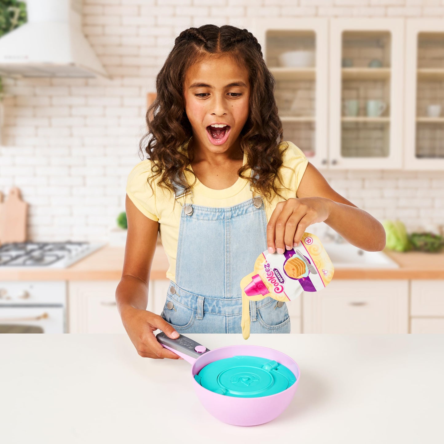 Cookeez Makery Pancake Treatz: Mix, Flip and Meet a Plush Pancake Friend