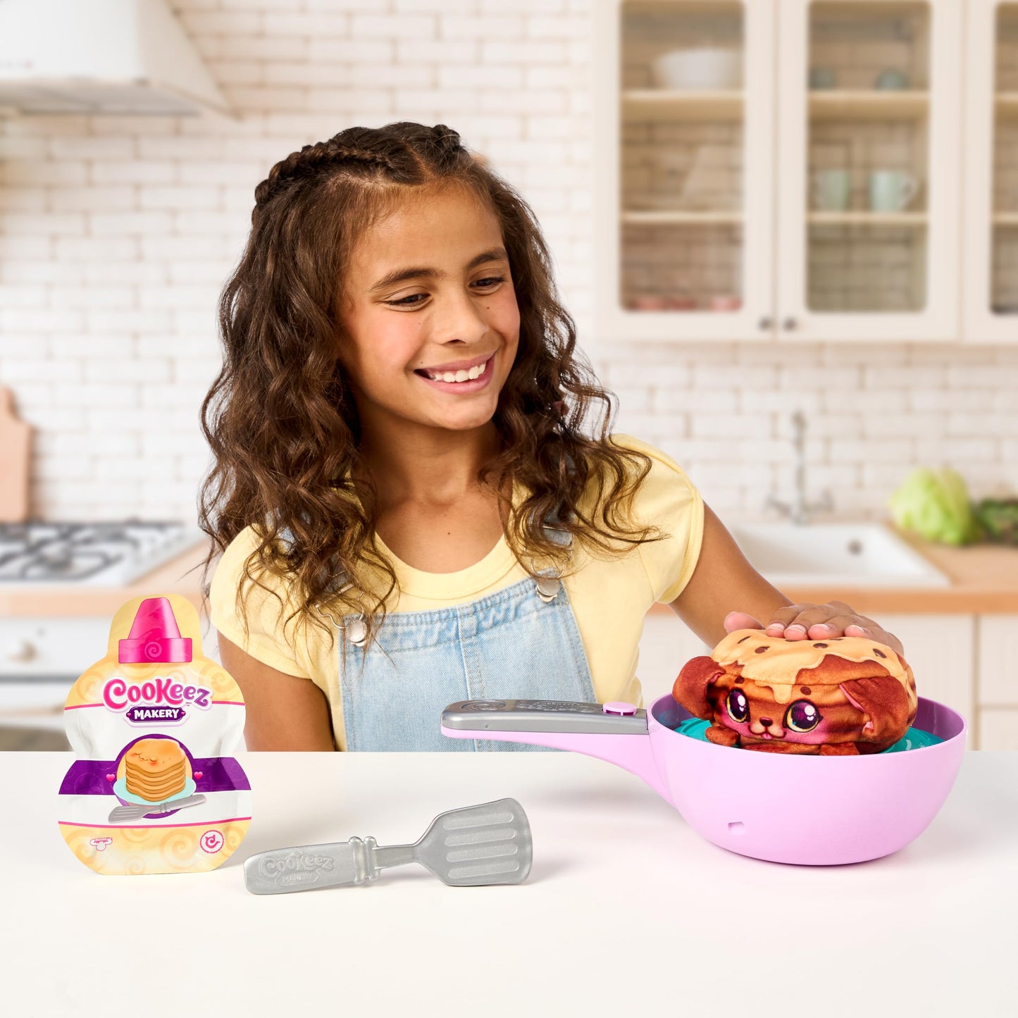 Cookeez Makery Pancake Treatz: Mix, Flip and Meet a Plush Pancake Friend