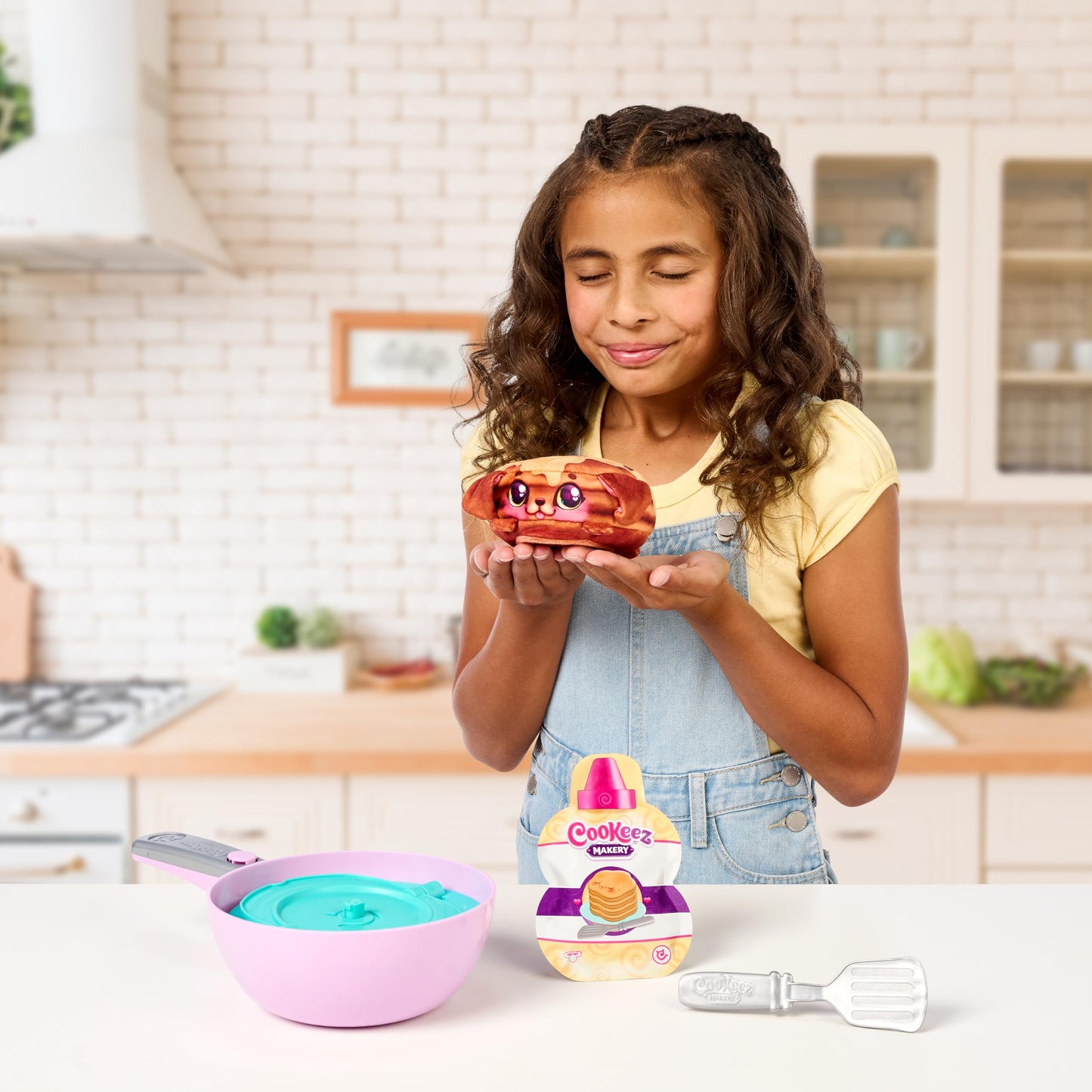 Cookeez Makery Pancake Treatz: Mix, Flip and Meet a Plush Pancake Friend