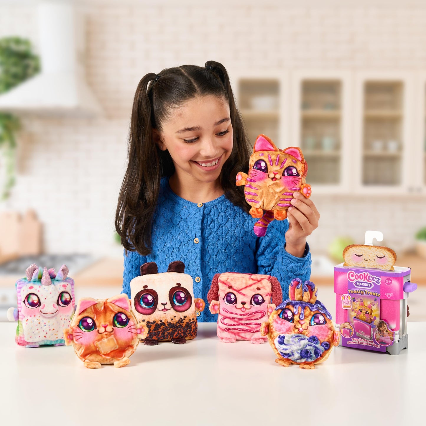 Cookeez Makery Toasty Treatz Toaster with Scented Plush – Surprise Pop-Up Plush Friend