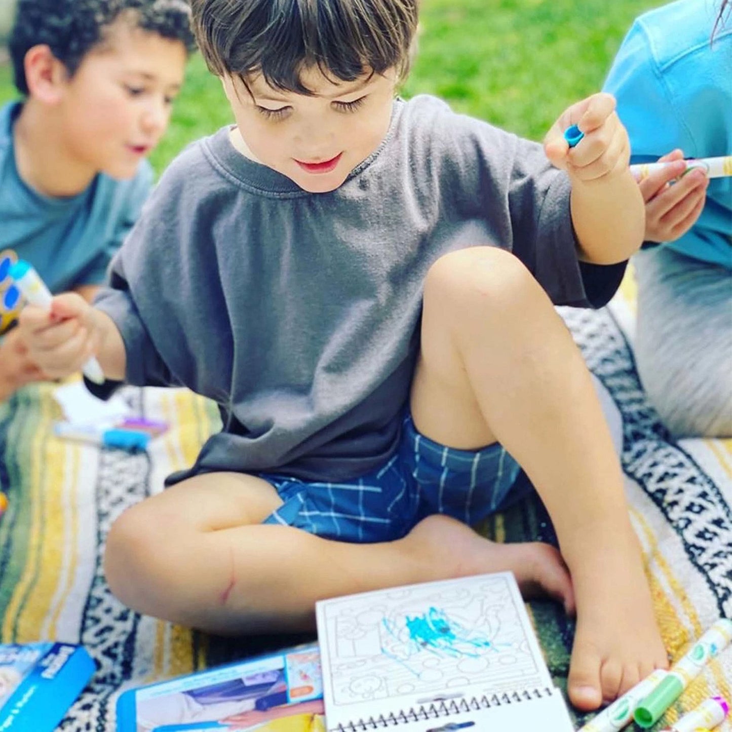 Crayola Baby Shark Color Wonder Travel Activity Pad — Mess-Free On-The-Go Coloring for Kids 3+