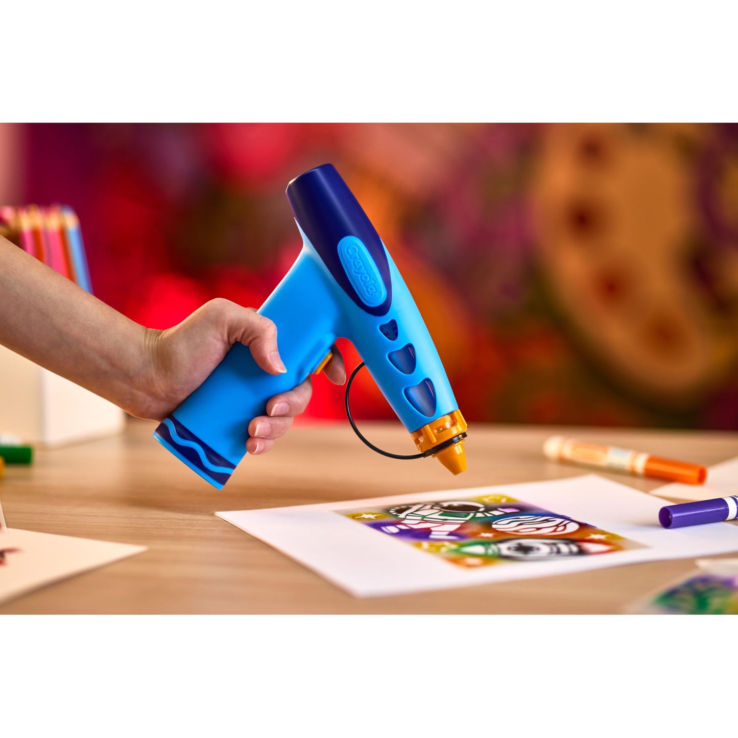 Crayola Marker Airbrush Art Kit – Kids' Spray Art Set with 8 Washable Markers & 5 Stencils