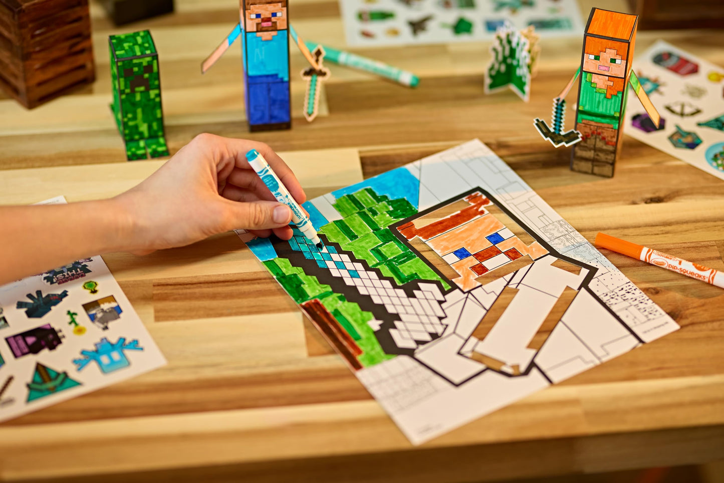 Crayola Minecraft POPs 3D Art Kit – Color, Build & Display 3D Minecraft Characters