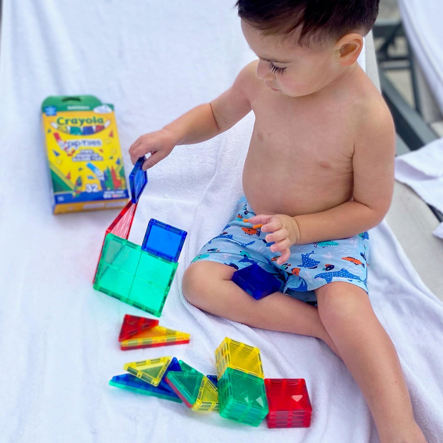 CreateOn Crayola Mini Magnetic PIP-Tiles – 42-Piece Building Set for Kids, Travel STEM Toy