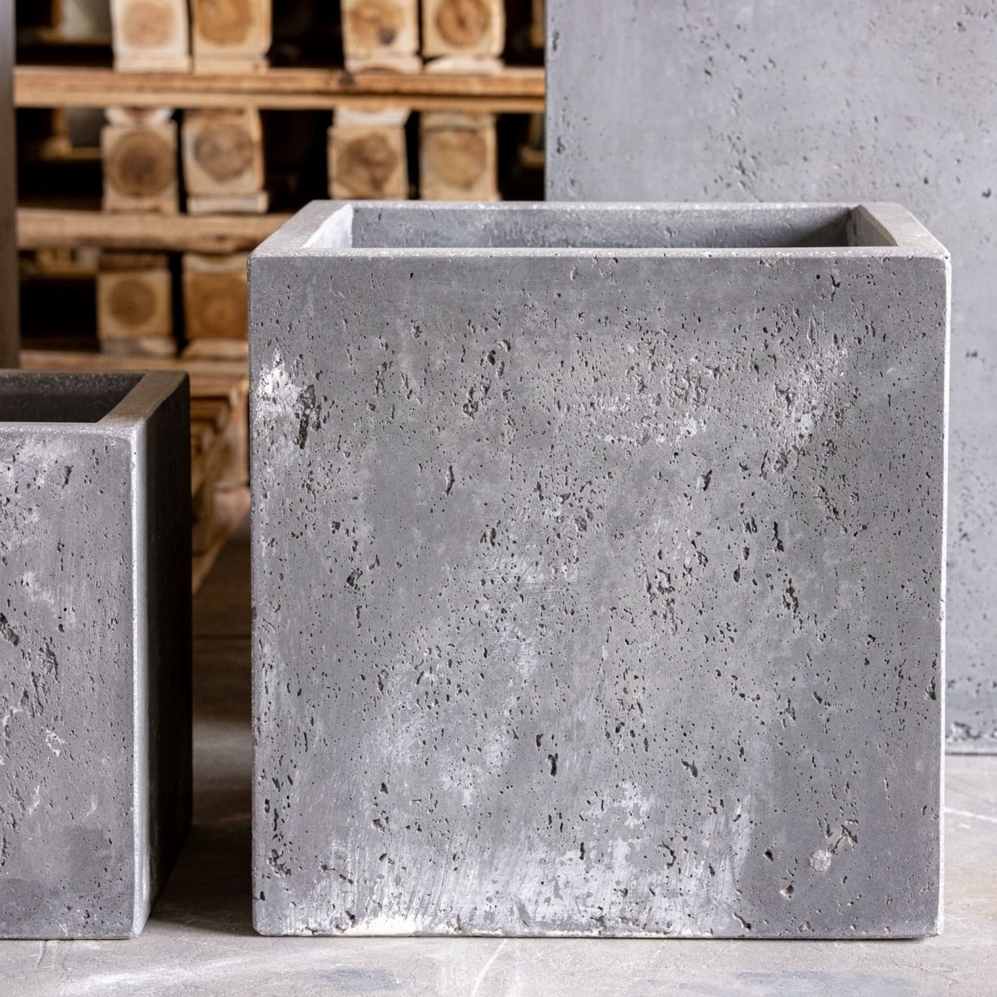 Cubrosa | Onyx Dusk – 70cm Extra Large Concrete Square Planter – 246L Block Plant Pot