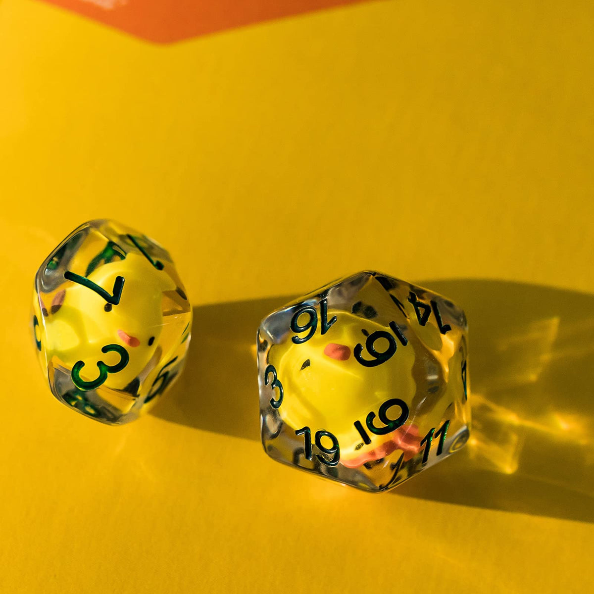 Cusdie 8-Die DND Dice Set with Chick Inside – Handmade Resin Polyhedral Dice for RPGs
