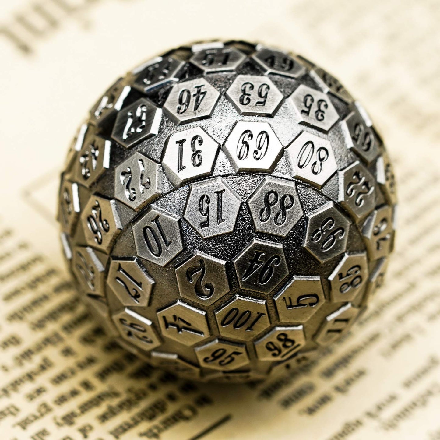 Cusdie D100 DND Metal Dice – 100-Sided Giant Die with Gift Box (Ancient Silver)
