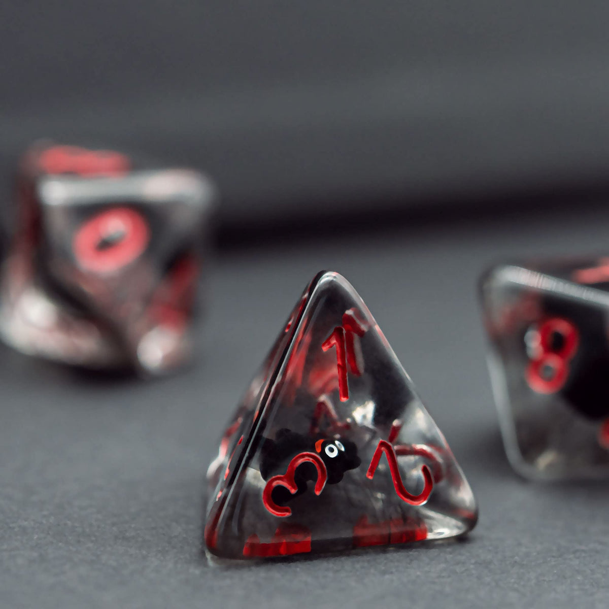 Cusdie 7-Die Bat-Filled DND Dice Set – Handmade Resin Polyhedral Dice for Halloween RPGs