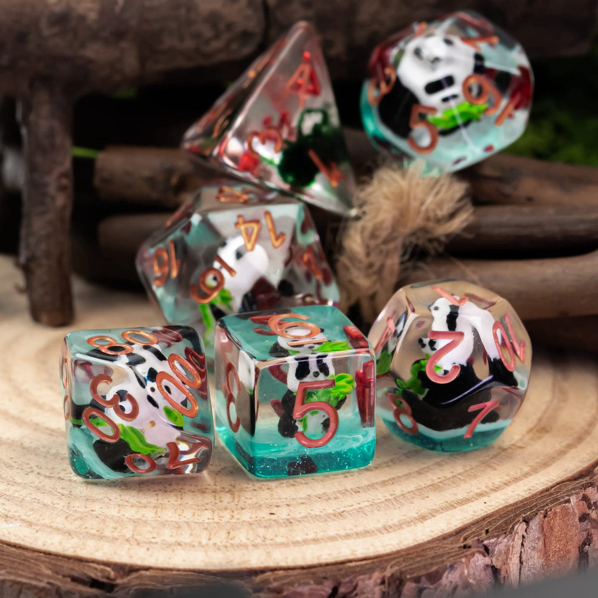 Cusdie 7-Die DND Dice Set – Panda Inside Resin Polyhedral Dice