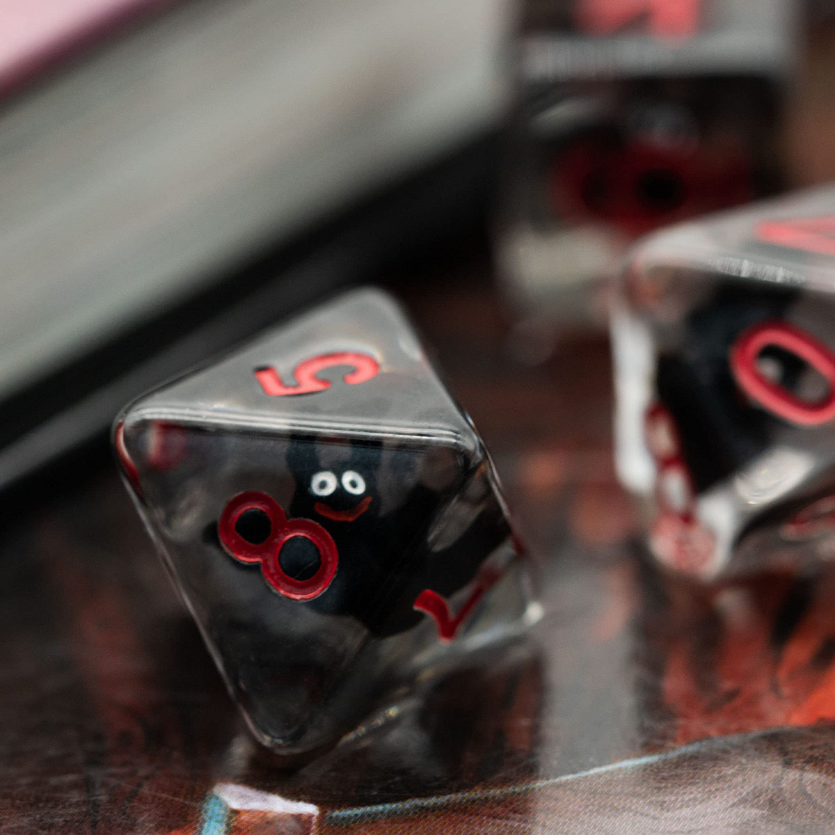 Cusdie 7-Die Bat-Filled DND Dice Set – Handmade Resin Polyhedral Dice for Halloween RPGs