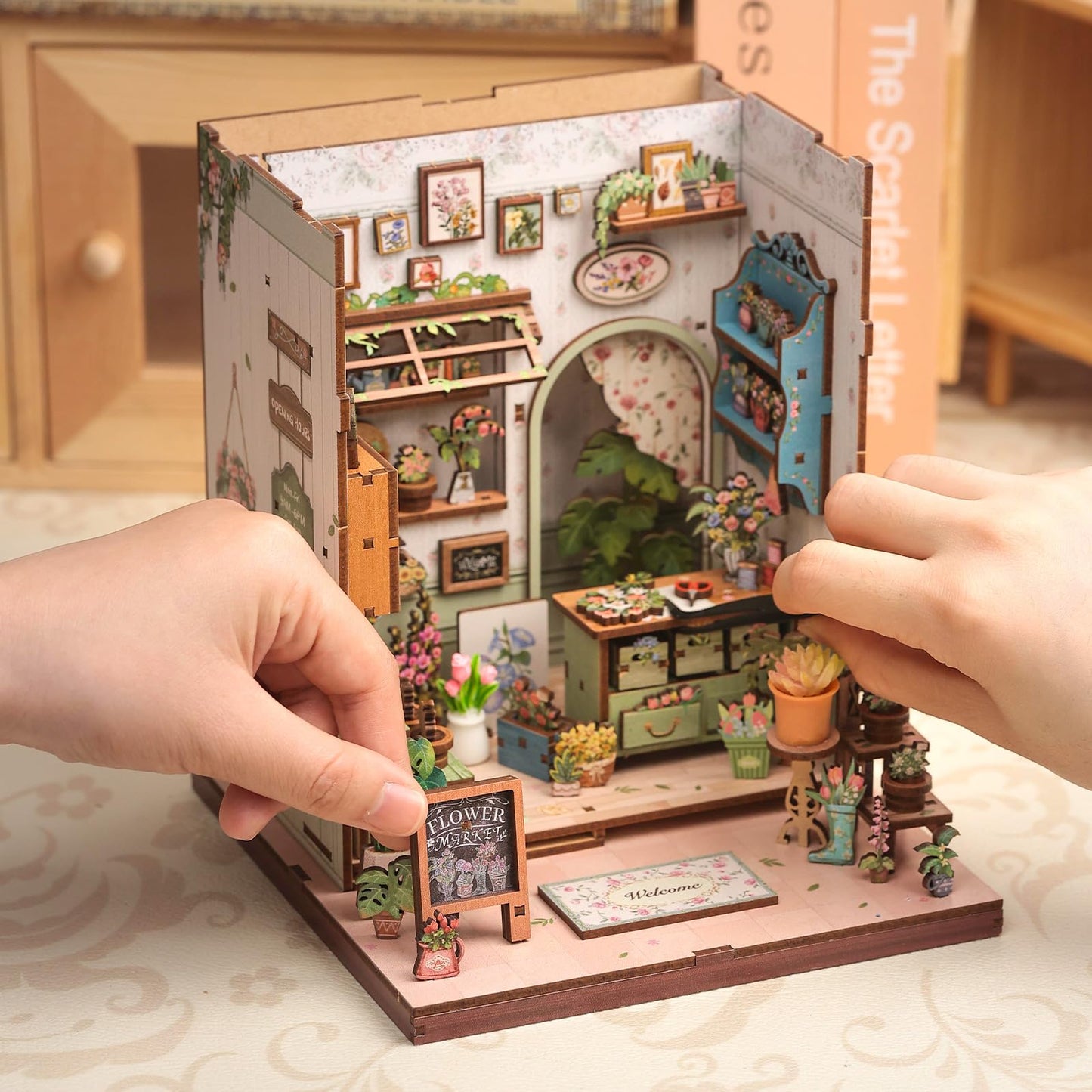 CUTEBEE Book Nook Kit – DIY Miniature Dollhouse & Illuminated Booknook for Teens & Adults