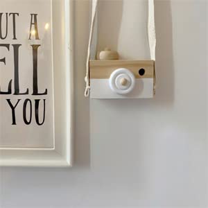 Cynzia Baby Toy Wooden Mini Camera — Battery-Free Neck-Hanging Photo Prop for Babies and Kids