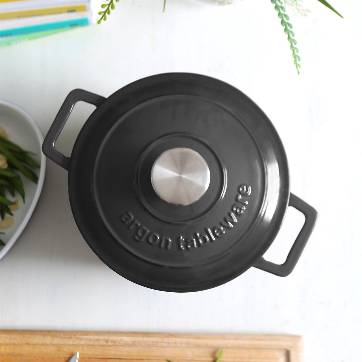 2.8L Dark Grey Round Cast Iron Casserole Dish