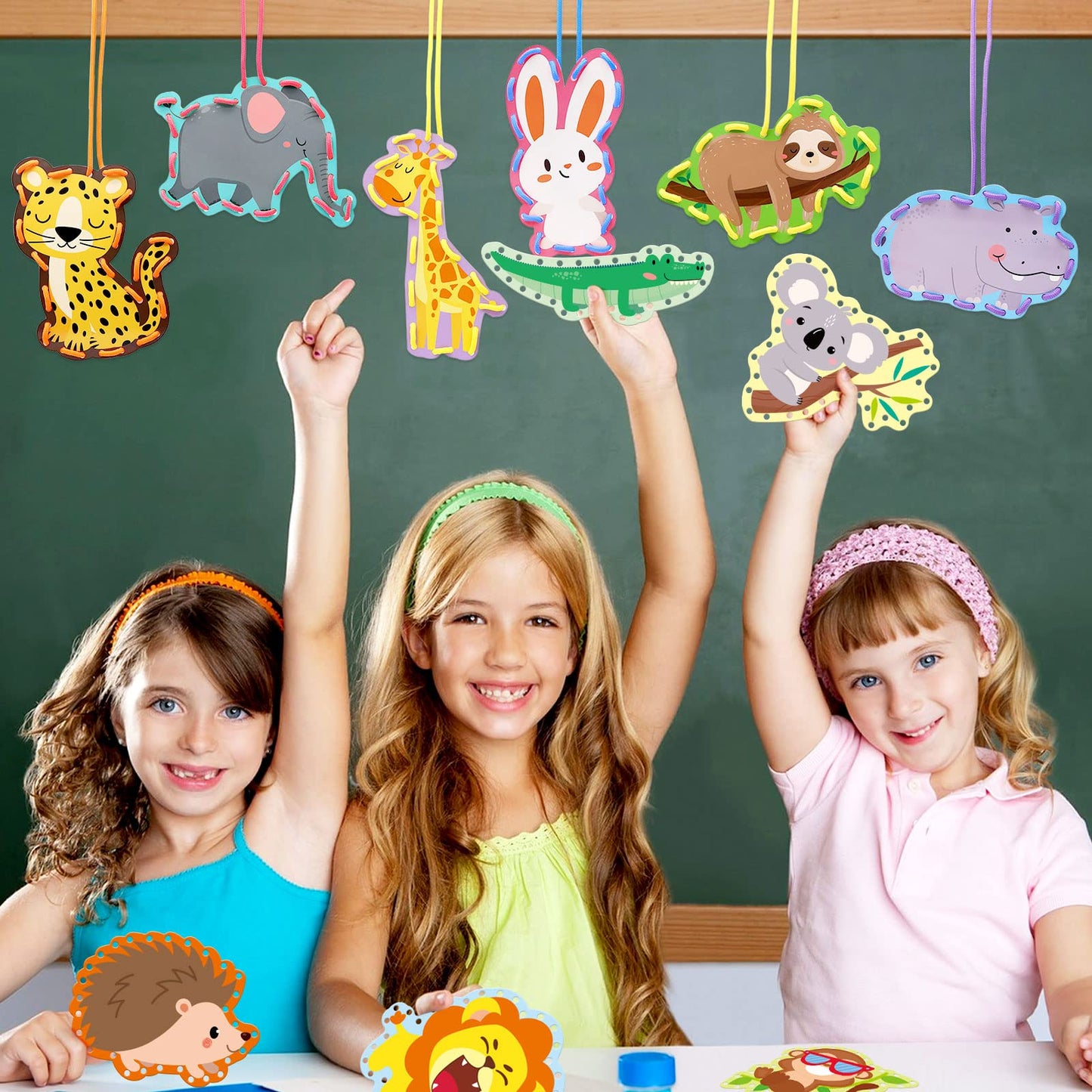 Dapaqami Jungle Animal Lacing Cards – 12-Pack for Preschool