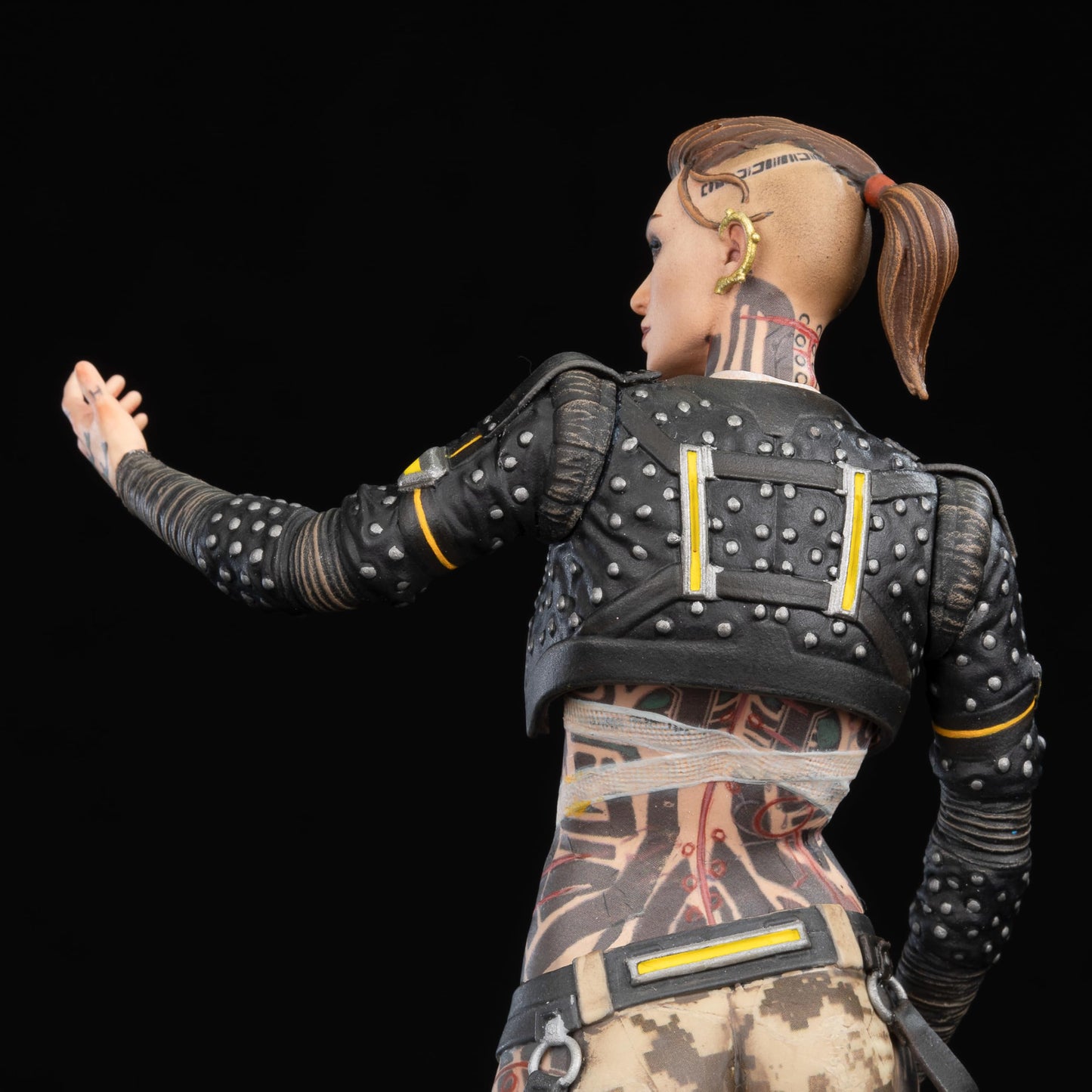 Dark Horse Deluxe Mass Effect Jack Figure – 8-Inch PVC Statue