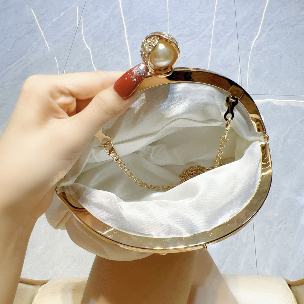Diamond-embedded High-grade Socialite Mini Clutch