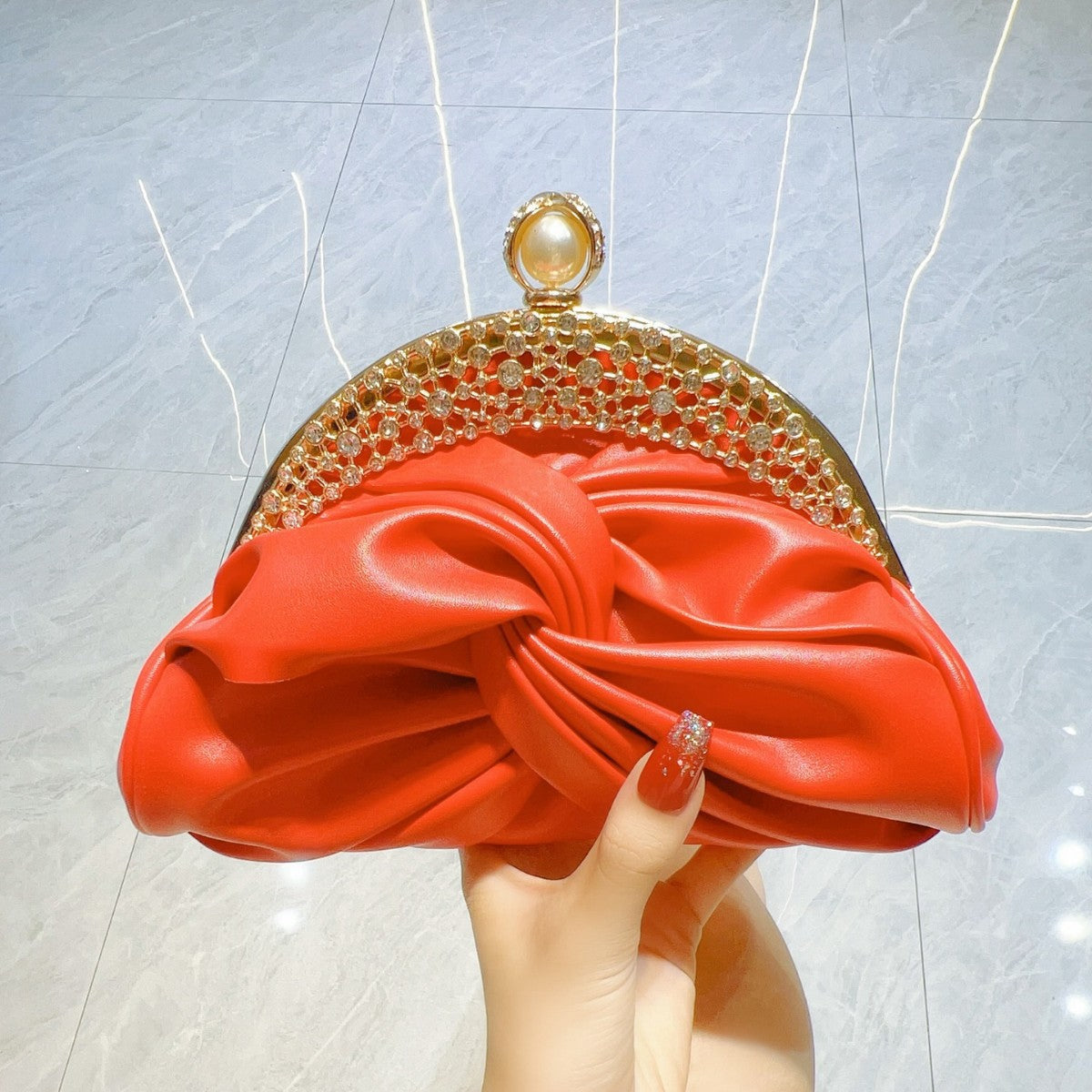 Diamond-embedded High-grade Socialite Mini Clutch