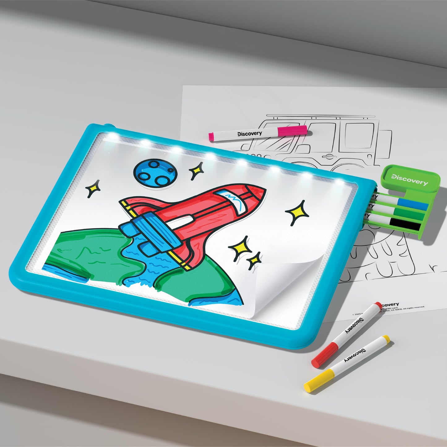 Discovery Glow Tracing Light-Up Art Tablet – 10 Templates, 10 Blank Sheets, 6 Washable Markers