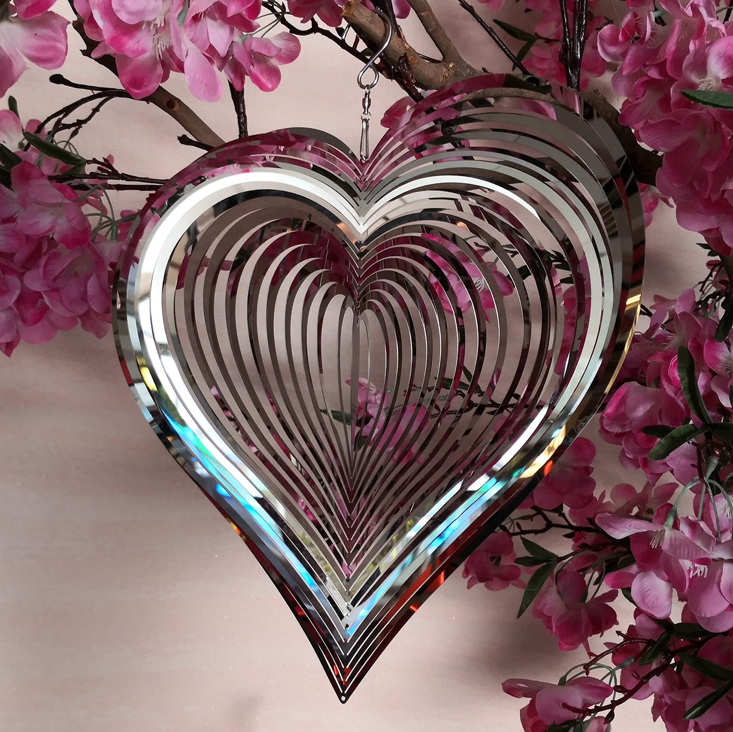 DJUAN Silver Heart Wind Spinner – Outdoor Metal Decoration for Yard & Garden