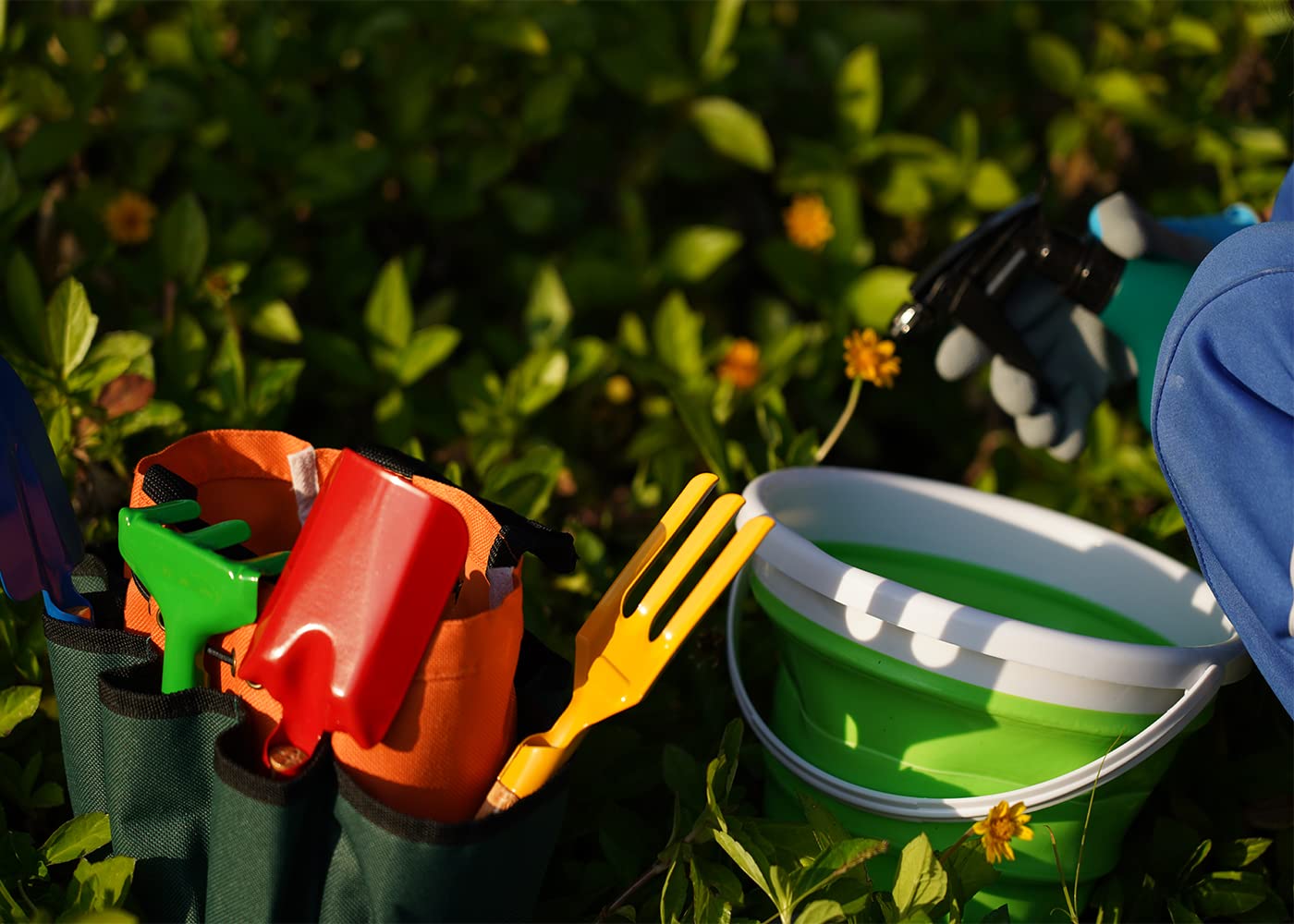 Doiaz Kidz Gardening Set – Real Metal Tools Kit with Sun Hat, Apron & Gloves