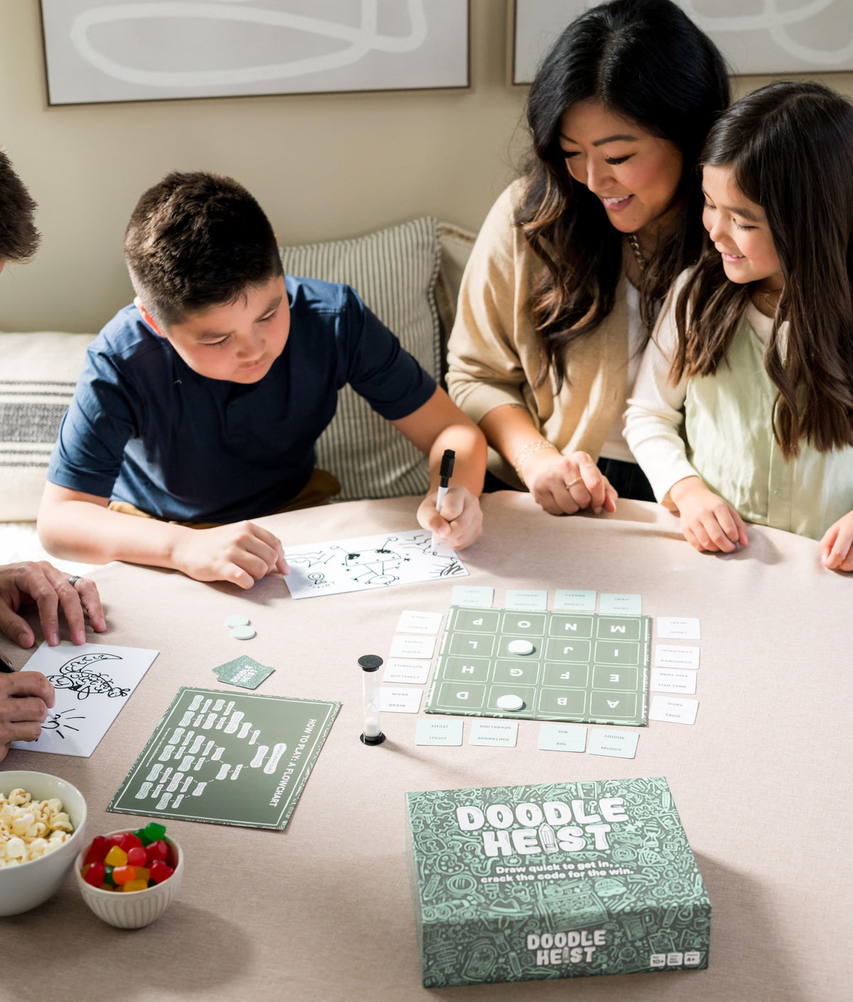 DOODLE HEIST: Quick Team Drawing & Deduction Party Game