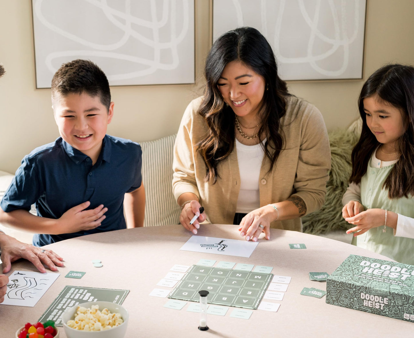 DOODLE HEIST: Quick Team Drawing & Deduction Party Game