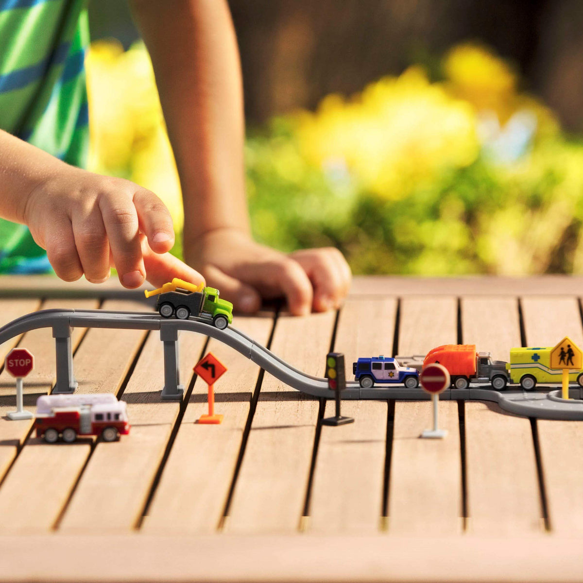 Driven by Battat – 57-Piece City Crew Pocket Playset with Tracks, Vehicles & Bridge