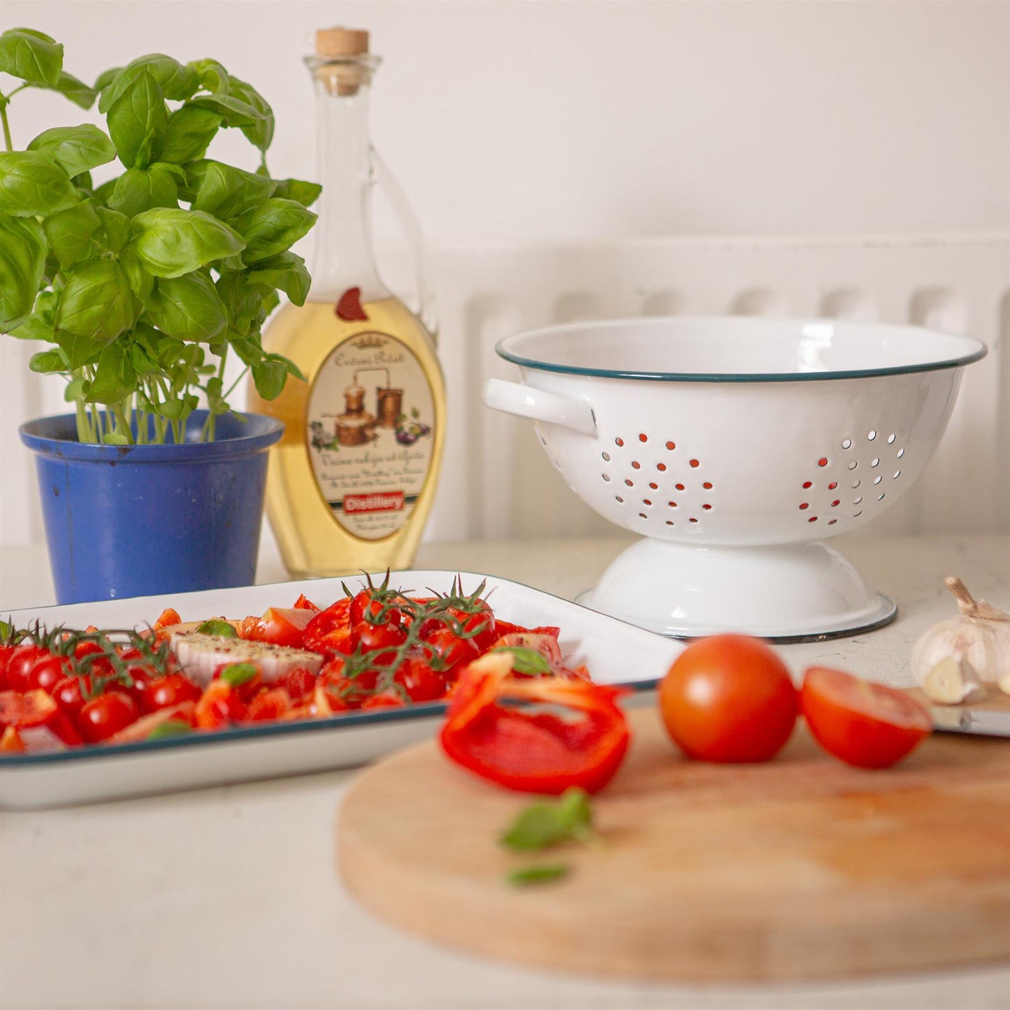 34cm x 26cm White Rectangle Enamel Hot Dog / Baking Tray