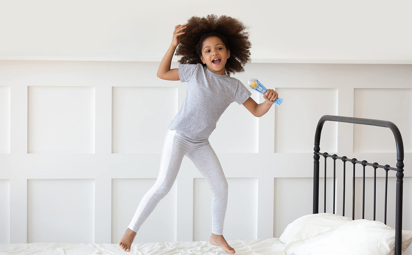 eKids Frozen Sing Along Microphone — Built-in Music & Lights