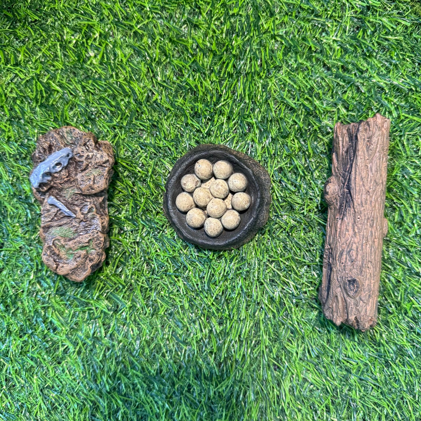 EKU EASYKU 12-Inch Realistic Dinosaur Park Gate with Log, Egg Nest & Stone – Ideal Dino Toy Accessory