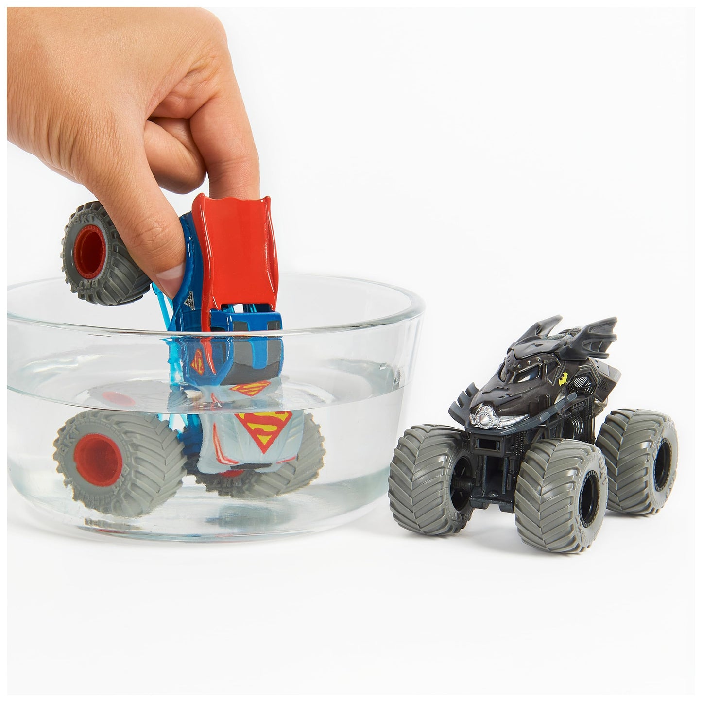 Monster Jam Official Batman Vs. Superman Color-Changing Die-Cast Trucks 1:64 Scale – Reveal the Steel 2-Pack