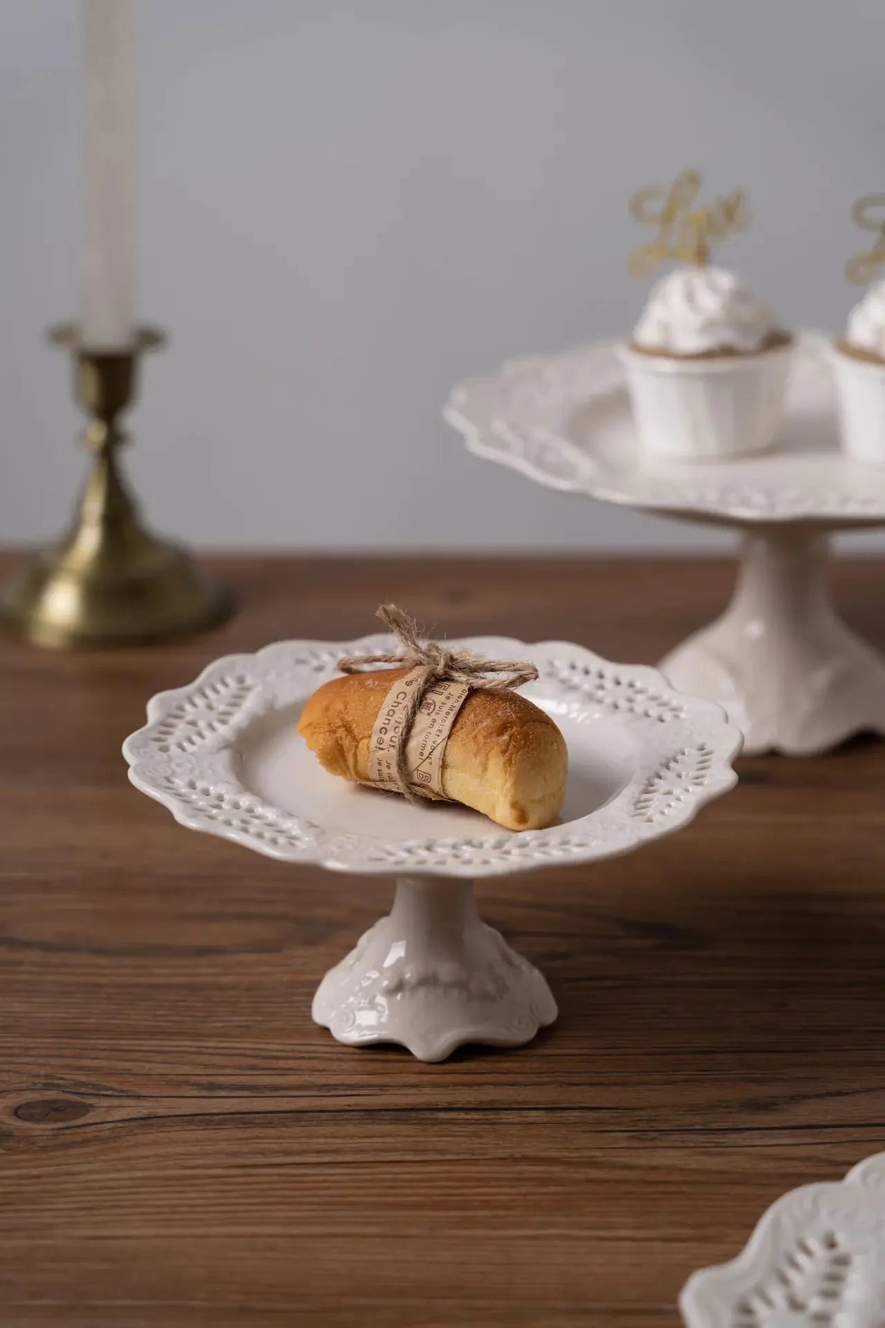 Embossed Porcelain Dessert Plate - Ceramic Household Tray