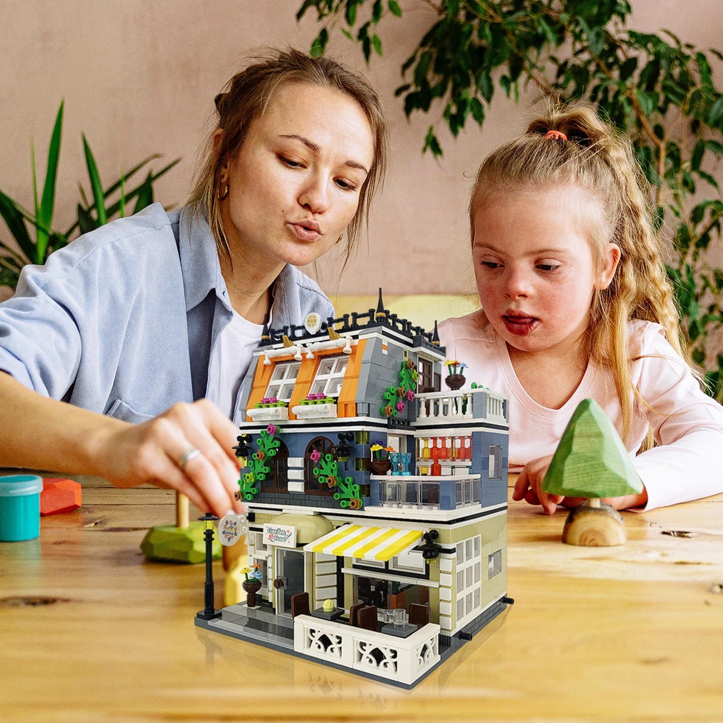 ENJBRICK Garden Hotel Assembly Square Building Kit — 1284 PCS | Collectible Display Toy