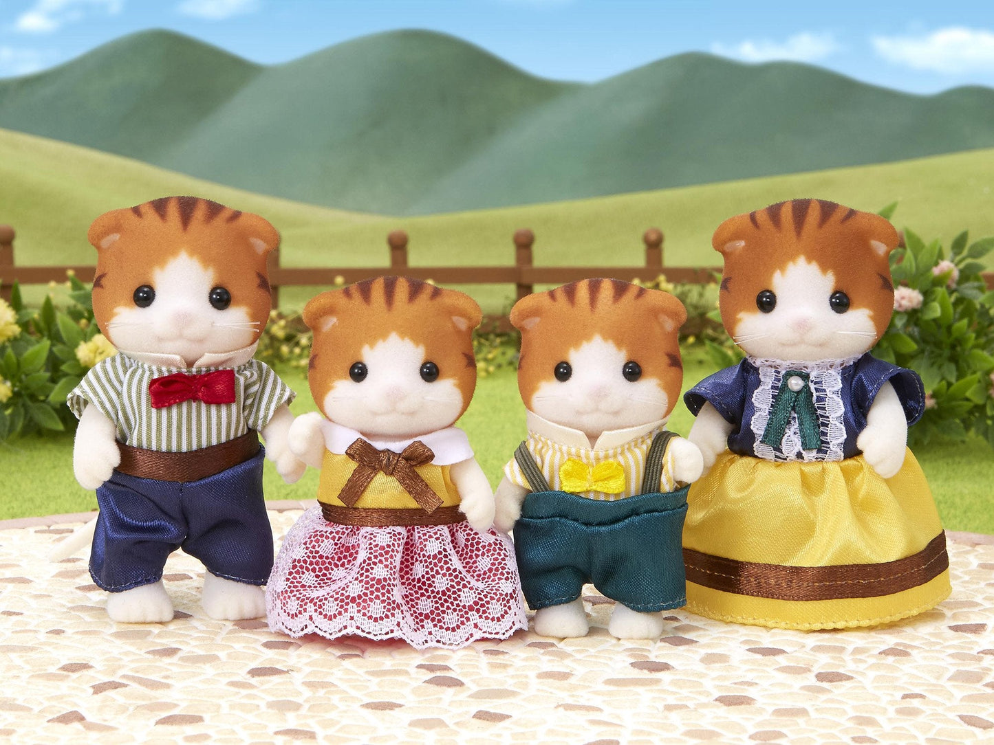 EPOCH Sylvanian Maple Cat Family FS-30 – Poseable Doll Set