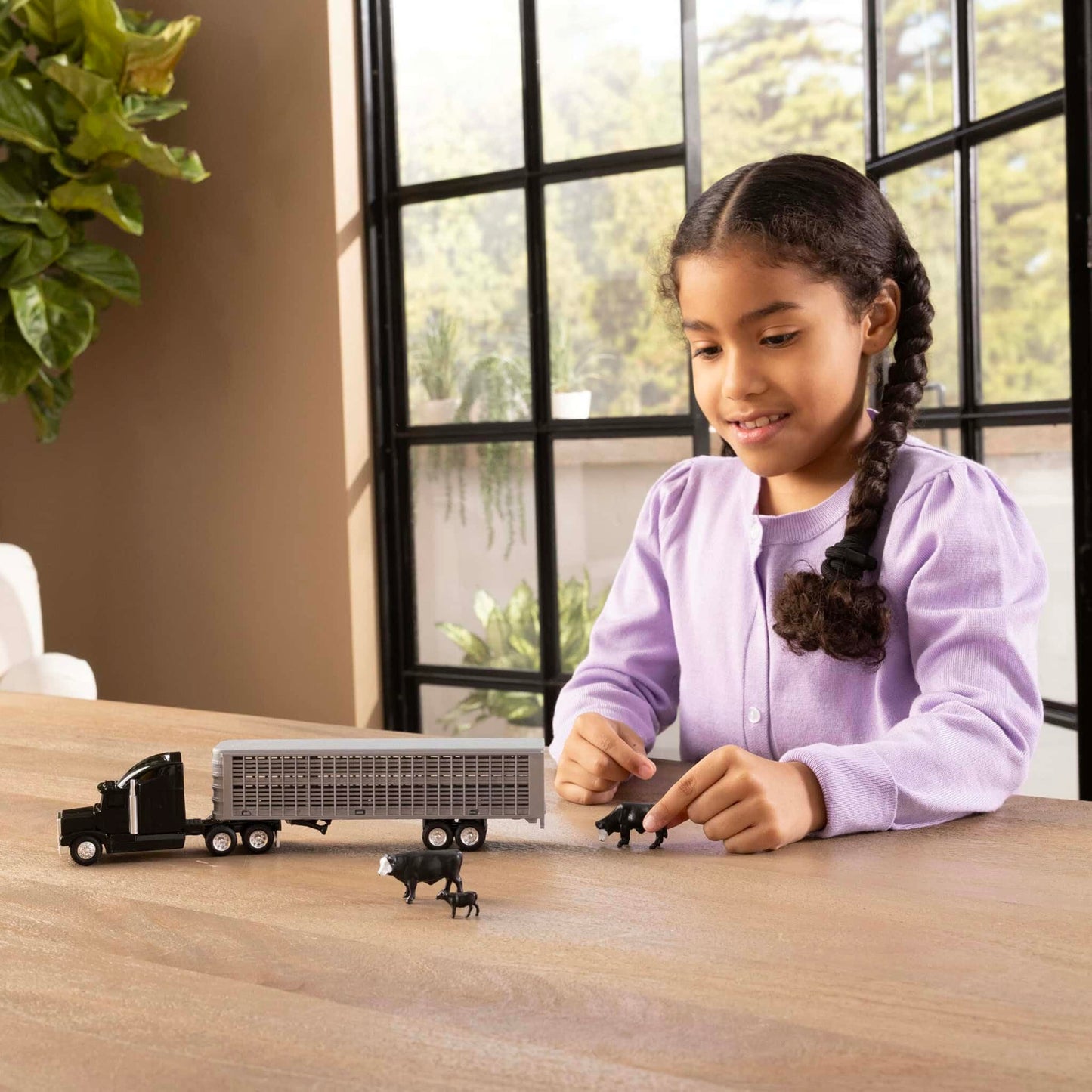 ERTL 1/64 Black Semi Truck with Cattle Trailer and Cattle – 45967