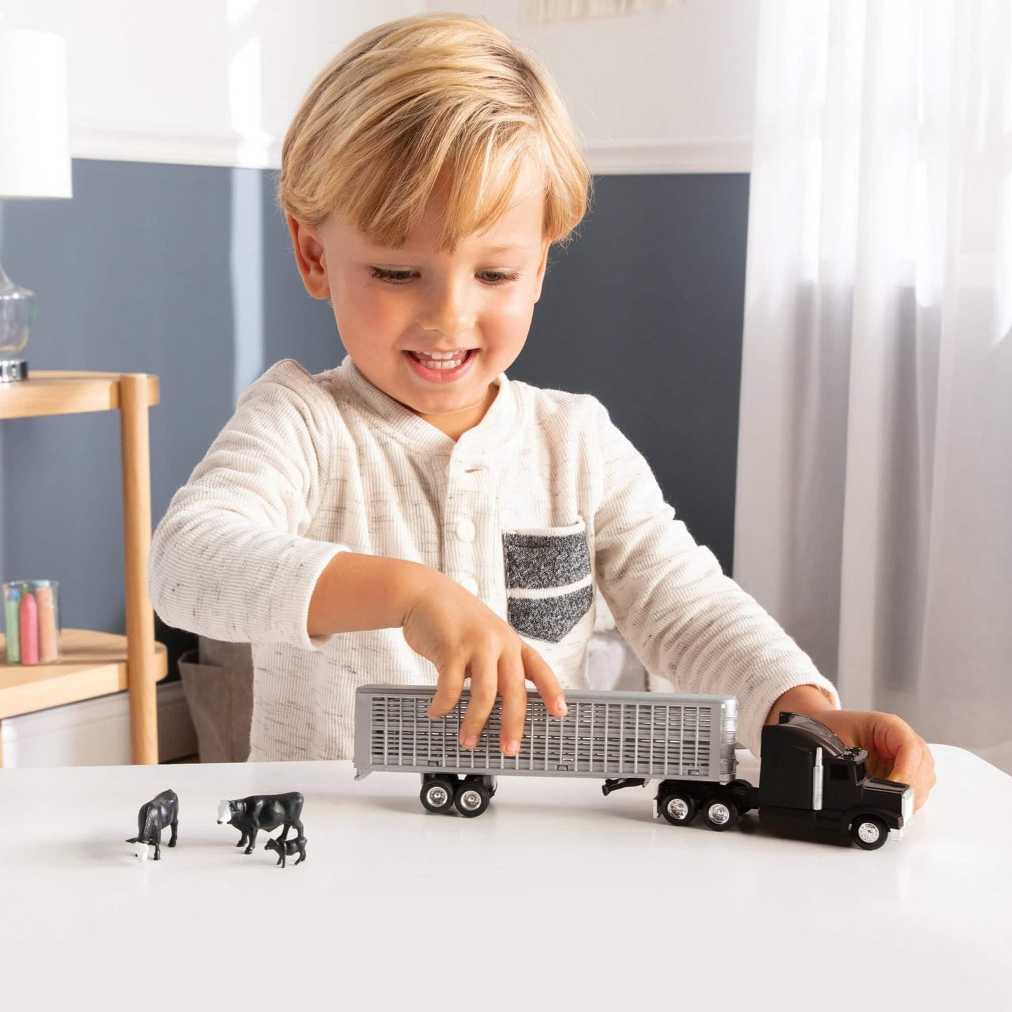 ERTL 1/64 Black Semi Truck with Cattle Trailer and Cattle – 45967