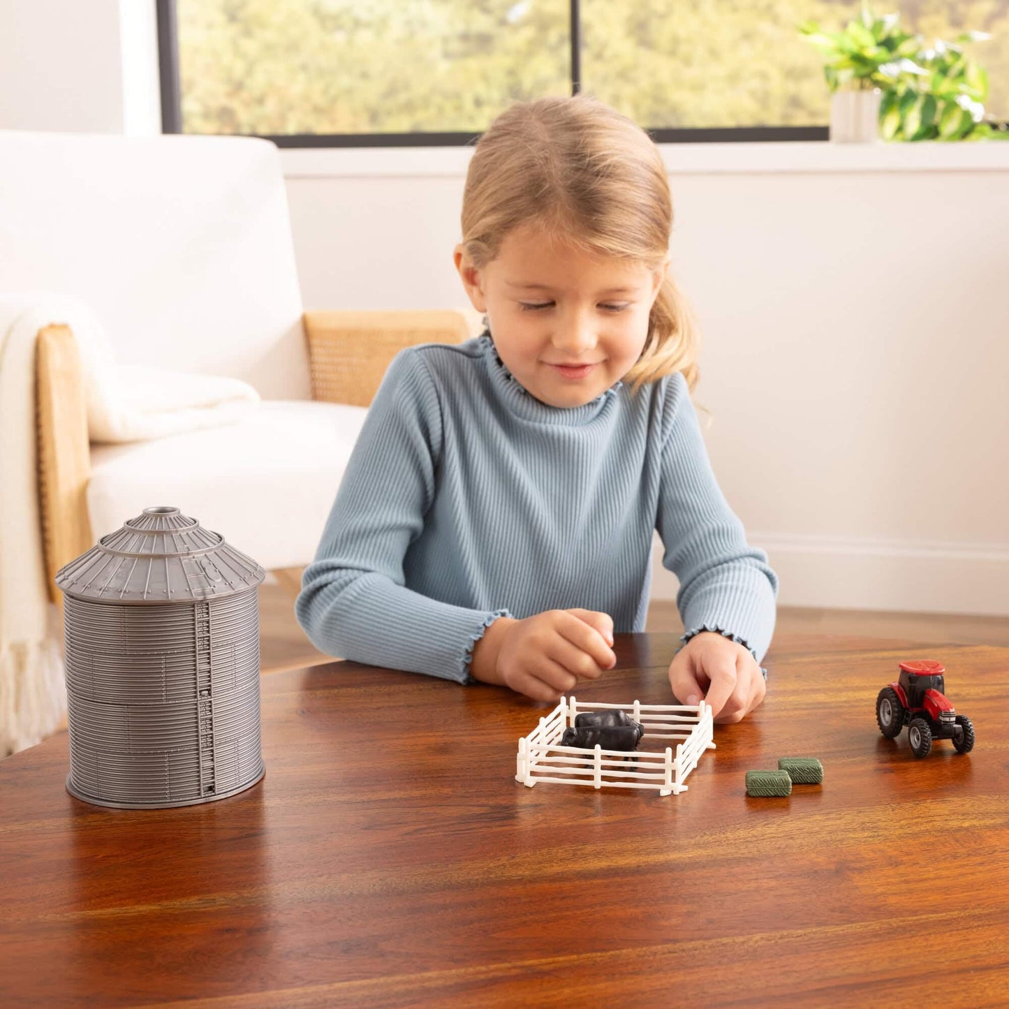 ERTL 1/64 Case IH Grain Bin Set with Tractor, Cattle & Hay Bales – Everyday Play 44458