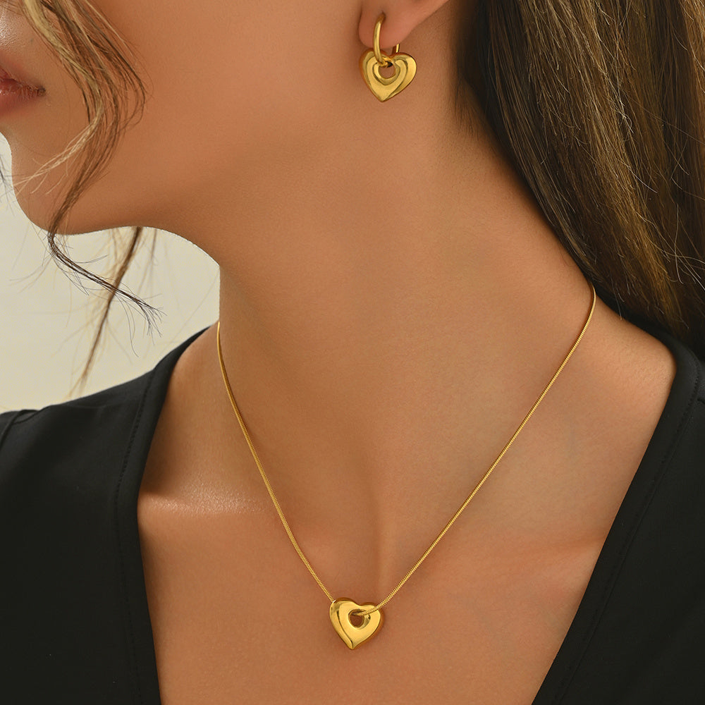 Lxalry 18K Gold Plated Hollow Heart Jewelry Set Mirror Polish Hypoallergenic Neckla
