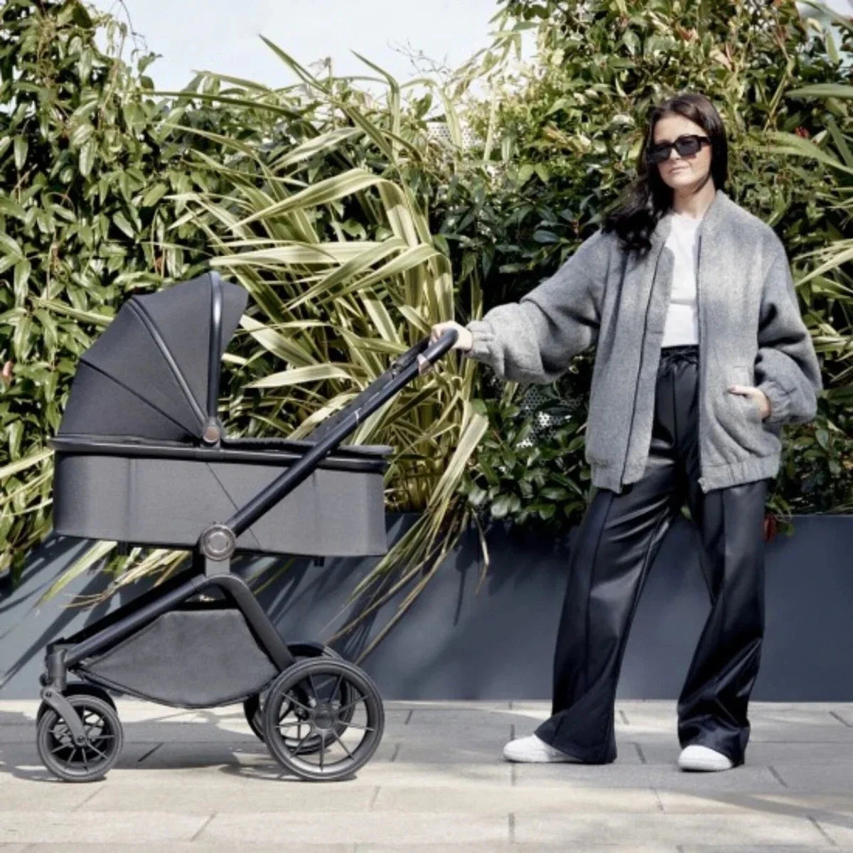Ickle Bubba Altima Pram 9 pcs - Black