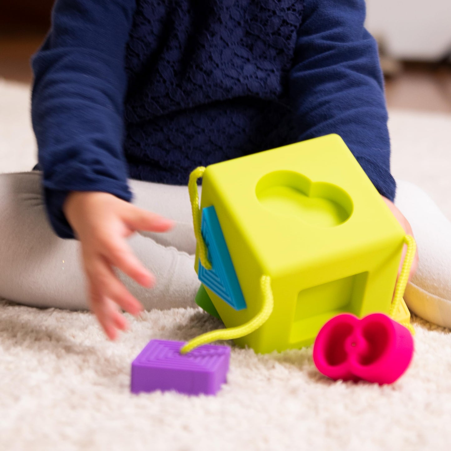 Fat Brain Toys OombeeCube – Travel-Friendly Shape Sorter for Toddlers and Babies