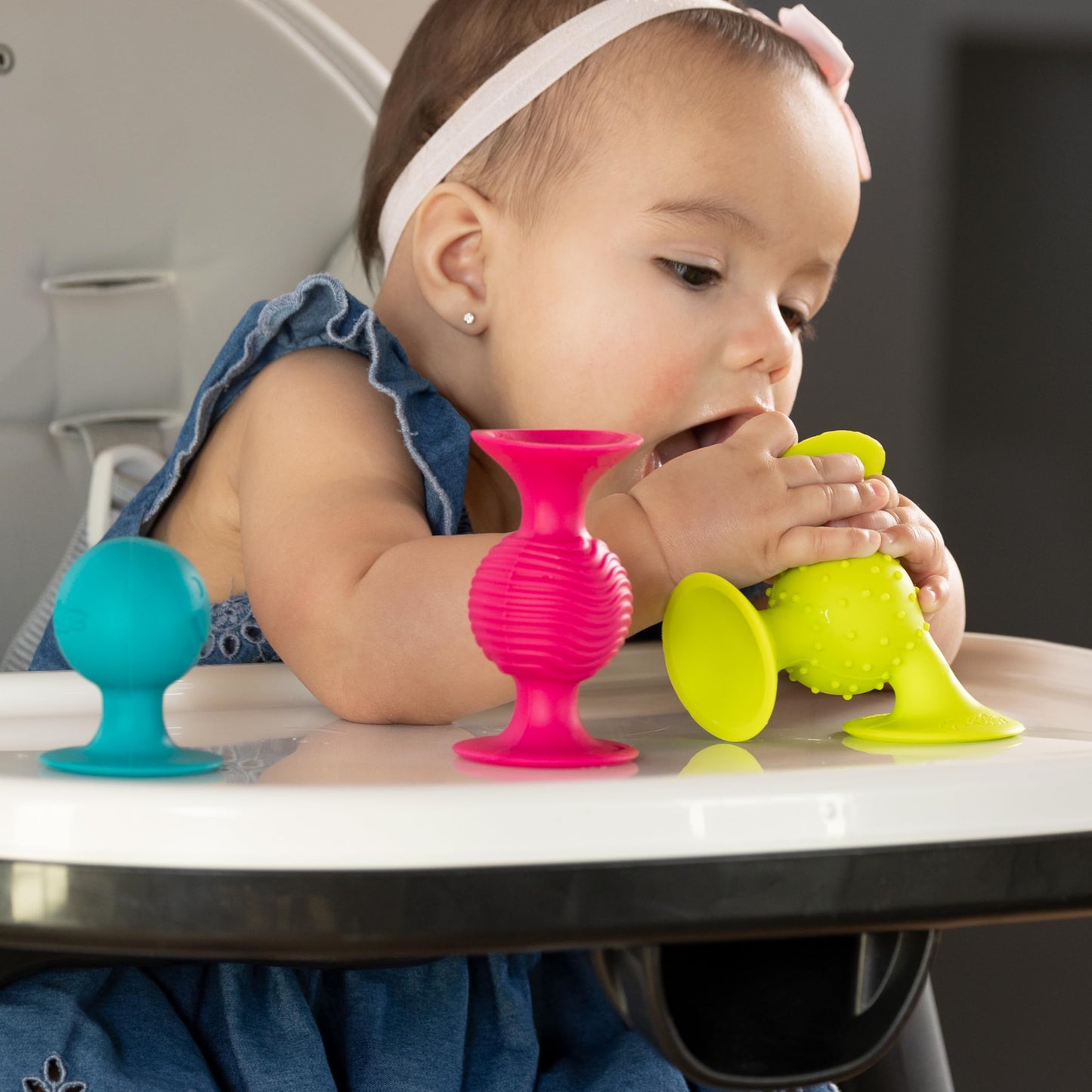 Fat Brain Toys pipSquigz – Sensory Rattle & Suction Cup Toy for Babies 6 Months+