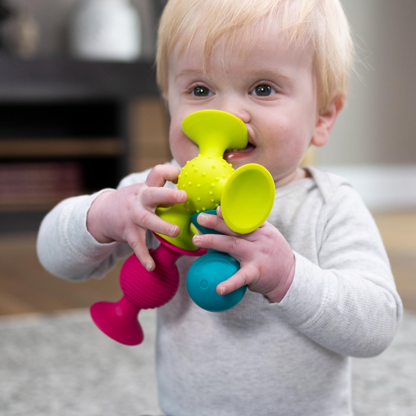 Fat Brain Toys pipSquigz – Sensory Rattle & Suction Cup Toy for Babies 6 Months+