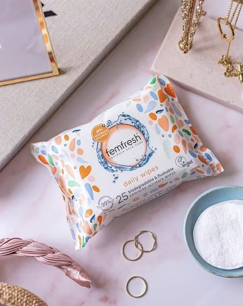 Femfresh 25 Daily Intimate Wipes for pH-Balanced Freshness & Gentle Cleansing (Pack of 25)